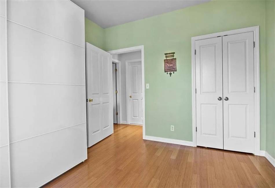 2934 Brighton 4th Street, Brooklyn, New York 11235, 2 Bedrooms Bedrooms, ,2 BathroomsBathrooms,Residential,For Sale,Brighton 4th,490437