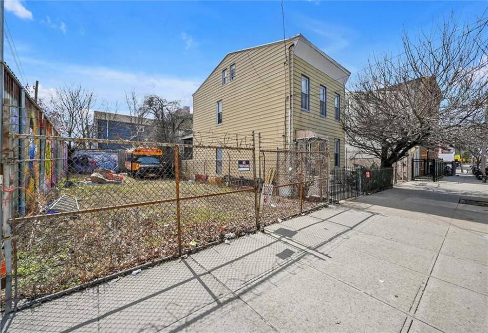 758 Glenmore Avenue, Brooklyn, New York 11208, ,Residential,For Sale,Glenmore,490493