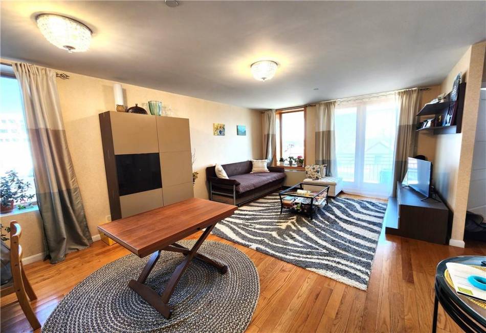 129 End Avenue, Brooklyn, New York 11235, 1 Bedroom Bedrooms, ,1 BathroomBathrooms,Residential,For Sale,End,490479