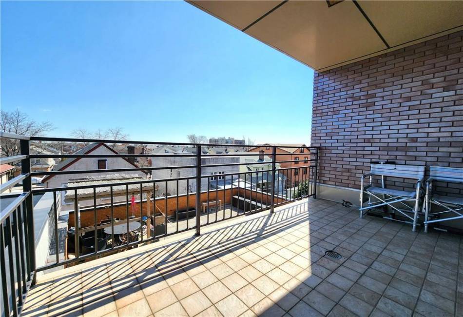 129 End Avenue, Brooklyn, New York 11235, 1 Bedroom Bedrooms, ,1 BathroomBathrooms,Residential,For Sale,End,490479