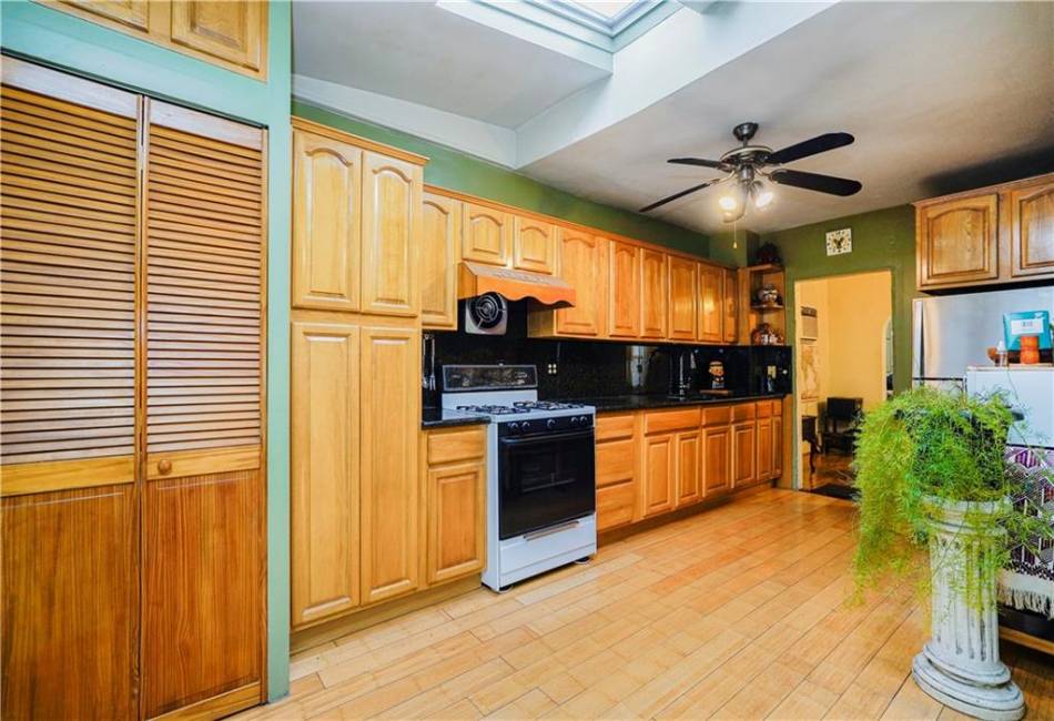 124 Hett Street, Staten Island, New York 10306, 1 Bedroom Bedrooms, ,2 BathroomsBathrooms,Residential,For Sale,Hett,490481
