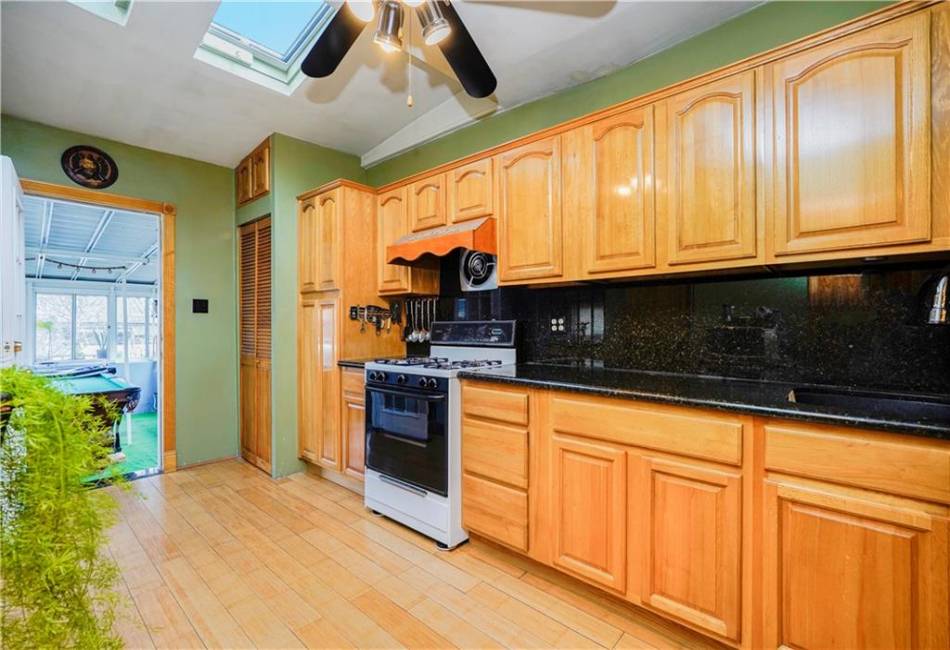 124 Hett Street, Staten Island, New York 10306, 1 Bedroom Bedrooms, ,2 BathroomsBathrooms,Residential,For Sale,Hett,490481