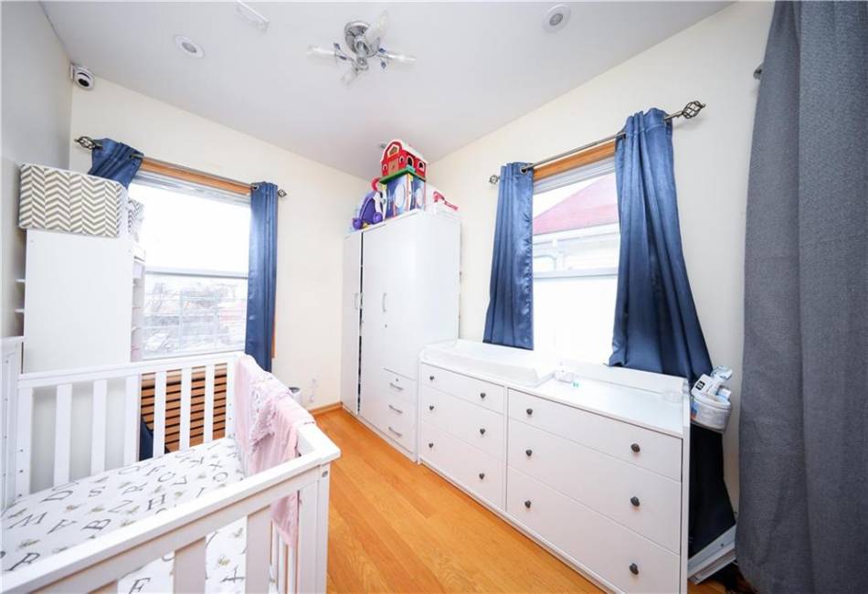 2810 Avenue R, Brooklyn, New York 11229, 5 Bedrooms Bedrooms, ,Residential,For Sale,Avenue R,490383