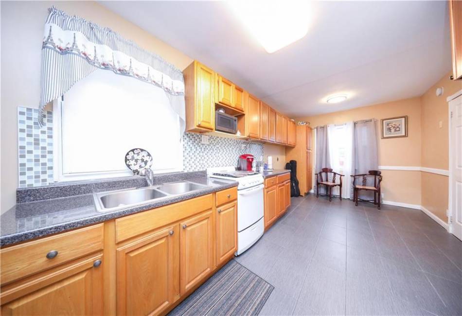 2810 Avenue R, Brooklyn, New York 11229, 5 Bedrooms Bedrooms, ,Residential,For Sale,Avenue R,490383