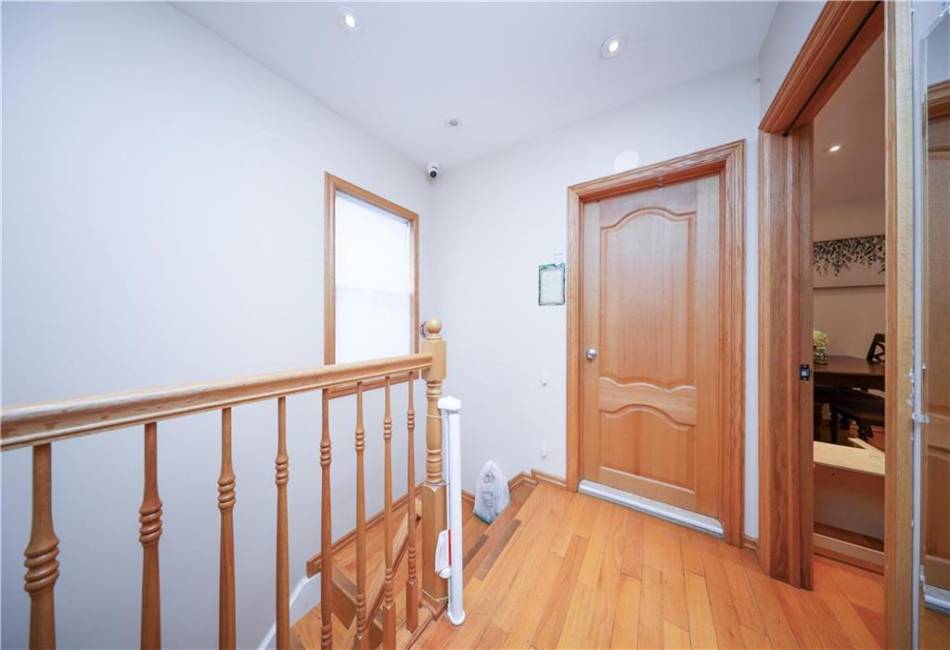 2810 Avenue R, Brooklyn, New York 11229, 5 Bedrooms Bedrooms, ,Residential,For Sale,Avenue R,490383