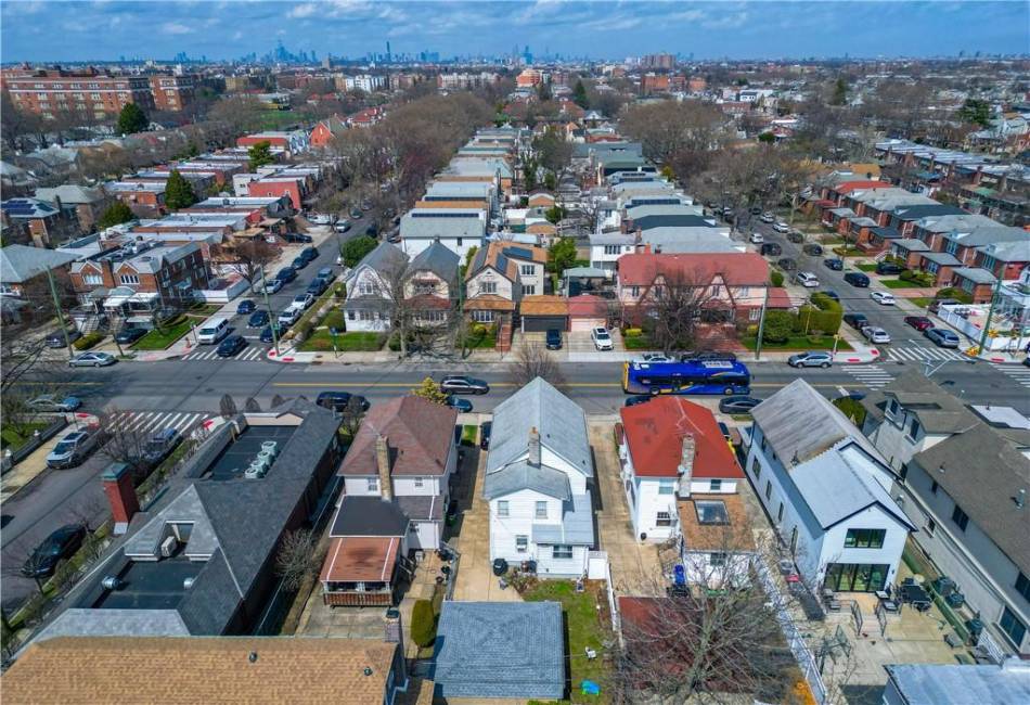2810 Avenue R, Brooklyn, New York 11229, 5 Bedrooms Bedrooms, ,Residential,For Sale,Avenue R,490383