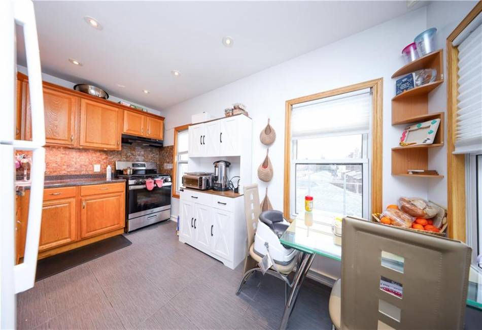 2810 Avenue R, Brooklyn, New York 11229, 5 Bedrooms Bedrooms, ,Residential,For Sale,Avenue R,490383