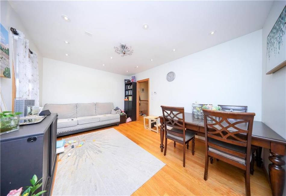 2810 Avenue R, Brooklyn, New York 11229, 5 Bedrooms Bedrooms, ,Residential,For Sale,Avenue R,490383