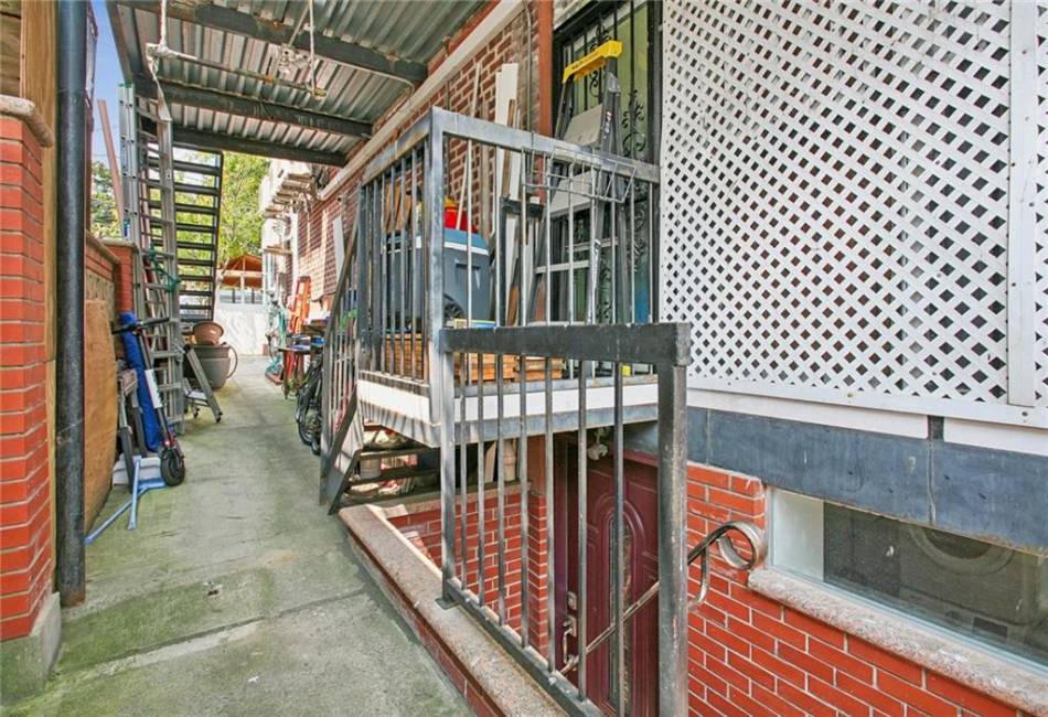2647 Brown Street, Brooklyn, New York 11235, 5 Bedrooms Bedrooms, ,Residential,For Sale,Brown,490535