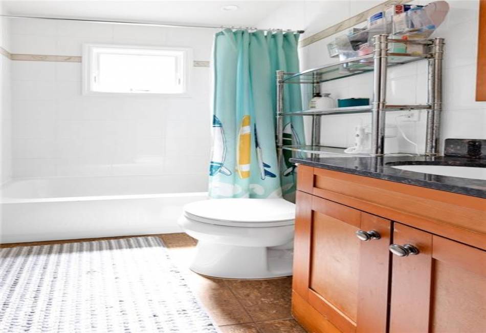 2750 28th Street, Brooklyn, New York 11235, 3 Bedrooms Bedrooms, ,3 BathroomsBathrooms,Residential,For Sale,28th,490492