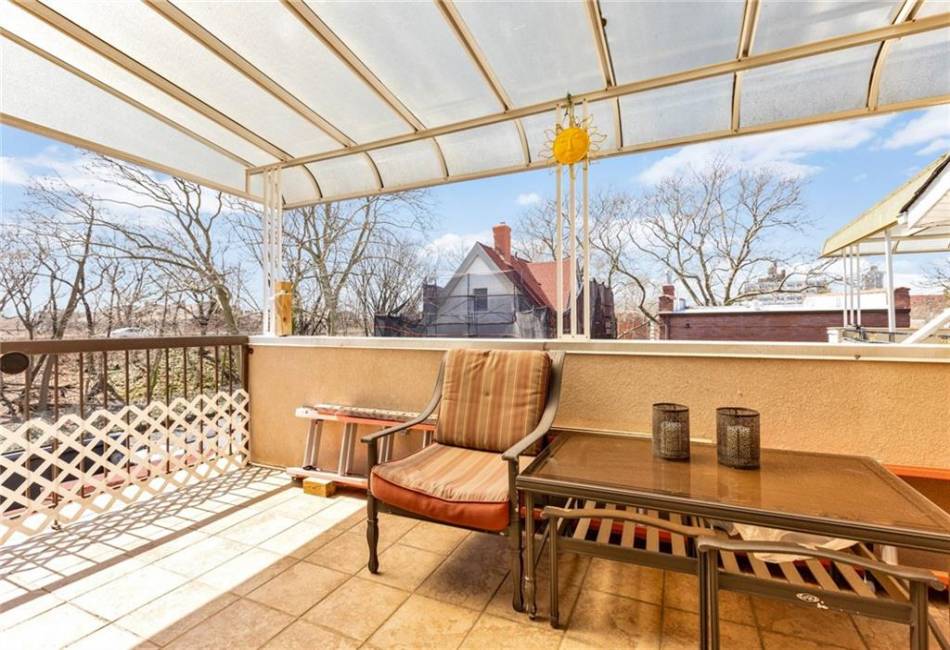 2750 28th Street, Brooklyn, New York 11235, 3 Bedrooms Bedrooms, ,3 BathroomsBathrooms,Residential,For Sale,28th,490492
