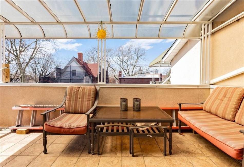 2750 28th Street, Brooklyn, New York 11235, 3 Bedrooms Bedrooms, ,3 BathroomsBathrooms,Residential,For Sale,28th,490492