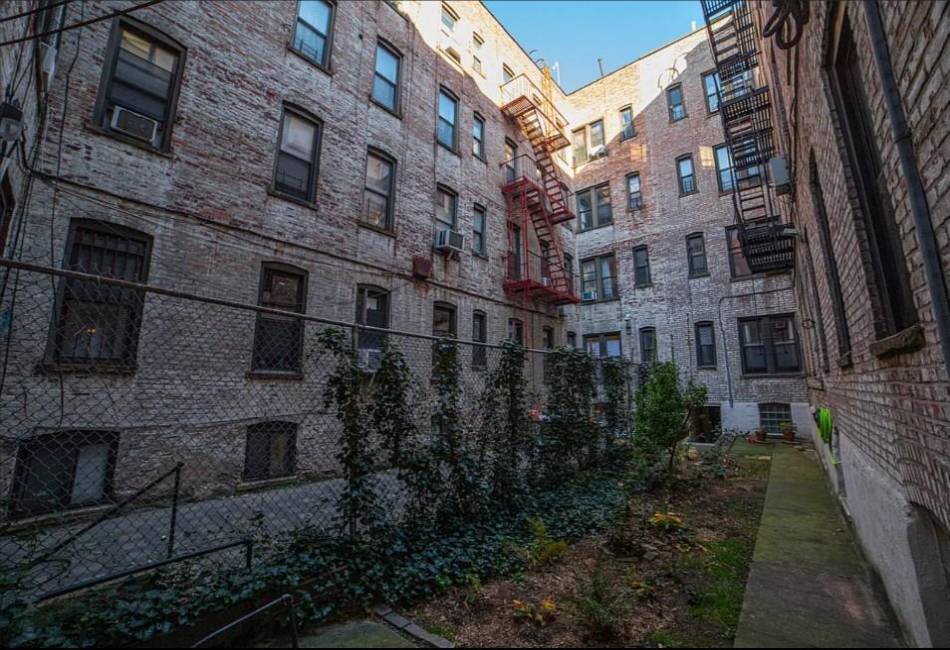 179 Ocean Parkway, Brooklyn, New York 11218, 1 Bedroom Bedrooms, ,1 BathroomBathrooms,Residential,For Sale,Ocean,490570