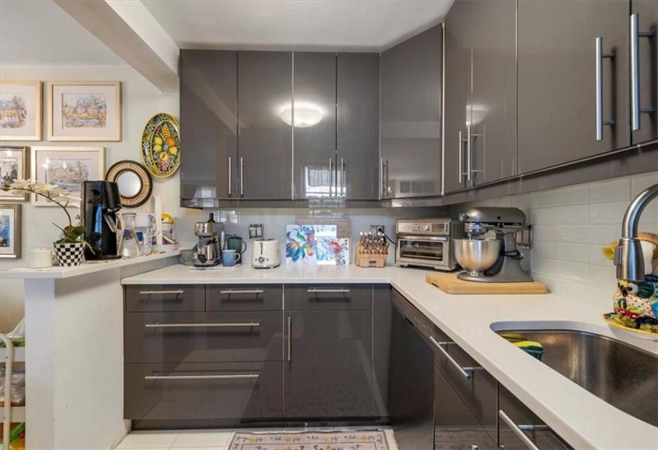 302 96th Street, Brooklyn, New York 11209, 1 Bedroom Bedrooms, ,1 BathroomBathrooms,Residential,For Sale,96th,490571