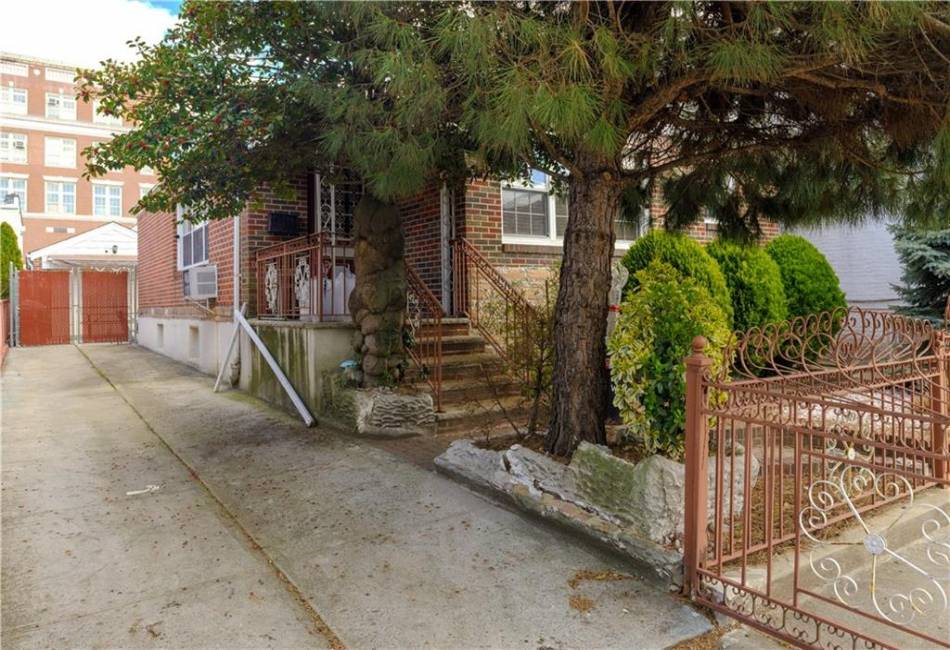 2421 1st Street, Brooklyn, New York 11223, 5 Bedrooms Bedrooms, ,2 BathroomsBathrooms,Residential,For Sale,1st,490541