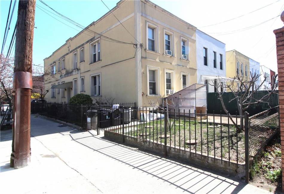44 Quentin Road, Brooklyn, New York 11223, 8 Bedrooms Bedrooms, ,4 BathroomsBathrooms,Residential,For Sale,Quentin,490581
