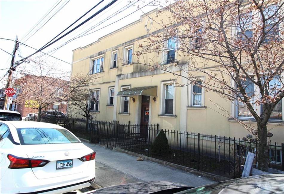 44 Quentin Road, Brooklyn, New York 11223, 8 Bedrooms Bedrooms, ,4 BathroomsBathrooms,Residential,For Sale,Quentin,490581