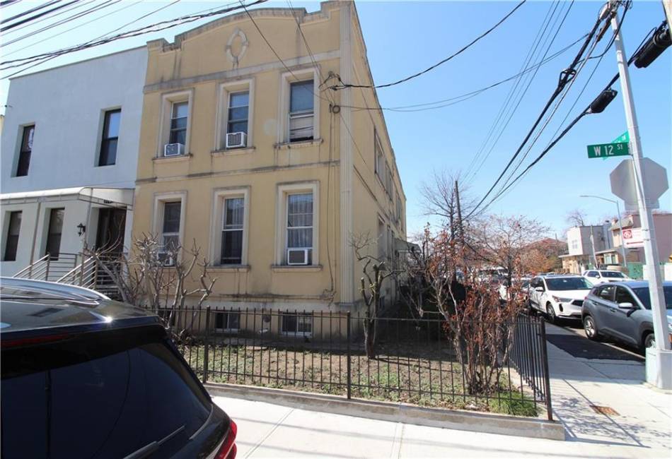 44 Quentin Road, Brooklyn, New York 11223, 8 Bedrooms Bedrooms, ,4 BathroomsBathrooms,Residential,For Sale,Quentin,490581