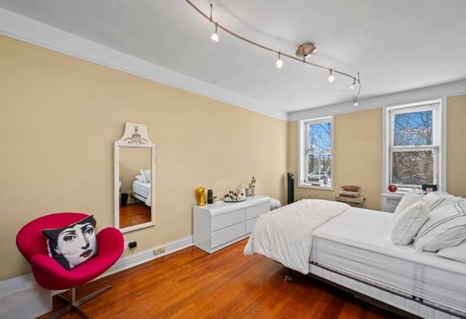 9437 Shore Road, Brooklyn, New York 11209, 2 Bedrooms Bedrooms, ,2 BathroomsBathrooms,Residential,For Sale,Shore,490531