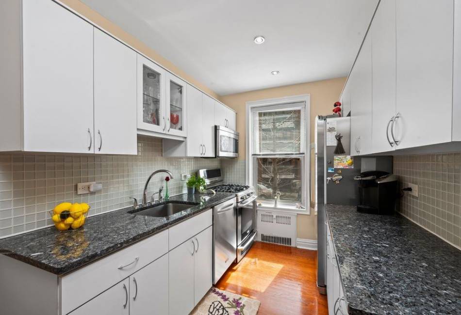 9437 Shore Road, Brooklyn, New York 11209, 2 Bedrooms Bedrooms, ,2 BathroomsBathrooms,Residential,For Sale,Shore,490531
