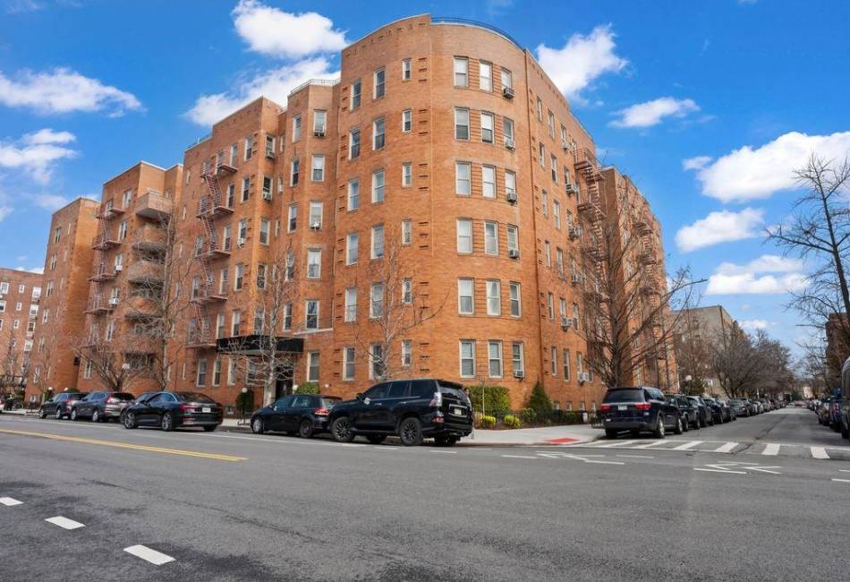 9437 Shore Road, Brooklyn, New York 11209, 2 Bedrooms Bedrooms, ,2 BathroomsBathrooms,Residential,For Sale,Shore,490531