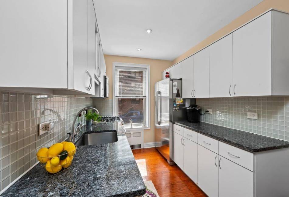 9437 Shore Road, Brooklyn, New York 11209, 2 Bedrooms Bedrooms, ,2 BathroomsBathrooms,Residential,For Sale,Shore,490531