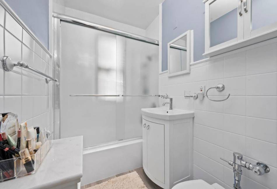 9437 Shore Road, Brooklyn, New York 11209, 2 Bedrooms Bedrooms, ,2 BathroomsBathrooms,Residential,For Sale,Shore,490531