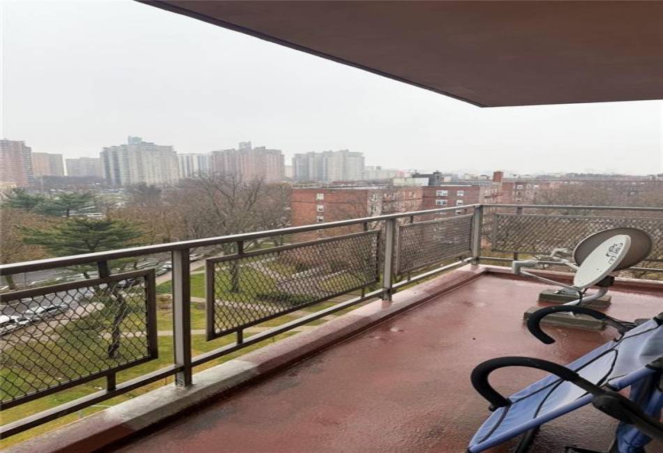 2650 Ocean Parkway, Brooklyn, New York 11235, 2 Bedrooms Bedrooms, ,2 BathroomsBathrooms,Residential,For Sale,Ocean,490557
