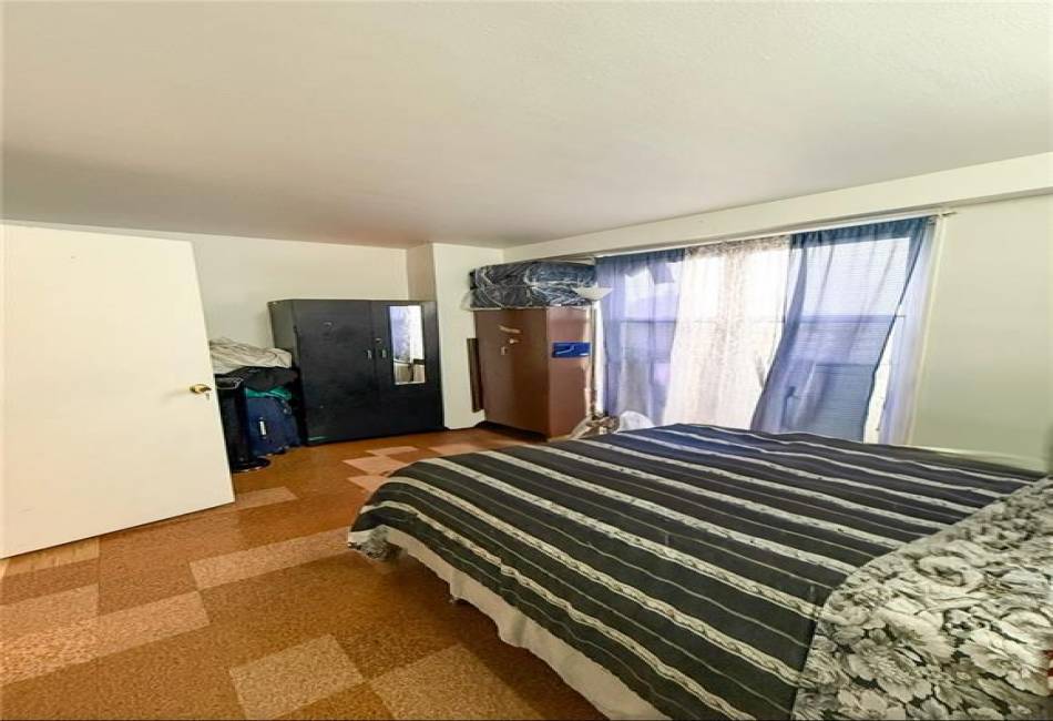 2650 Ocean Parkway, Brooklyn, New York 11235, 2 Bedrooms Bedrooms, ,2 BathroomsBathrooms,Residential,For Sale,Ocean,490557