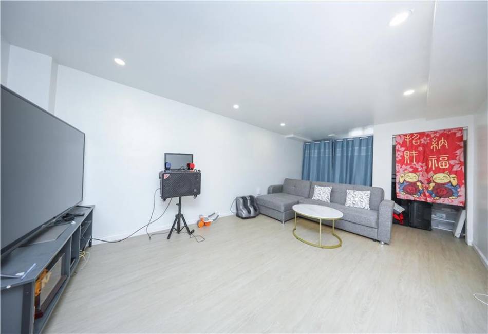 135 Saint Johns Avenue, Staten Island, New York 10305, 2 Bedrooms Bedrooms, ,2 BathroomsBathrooms,Residential,For Sale,Saint Johns,490617