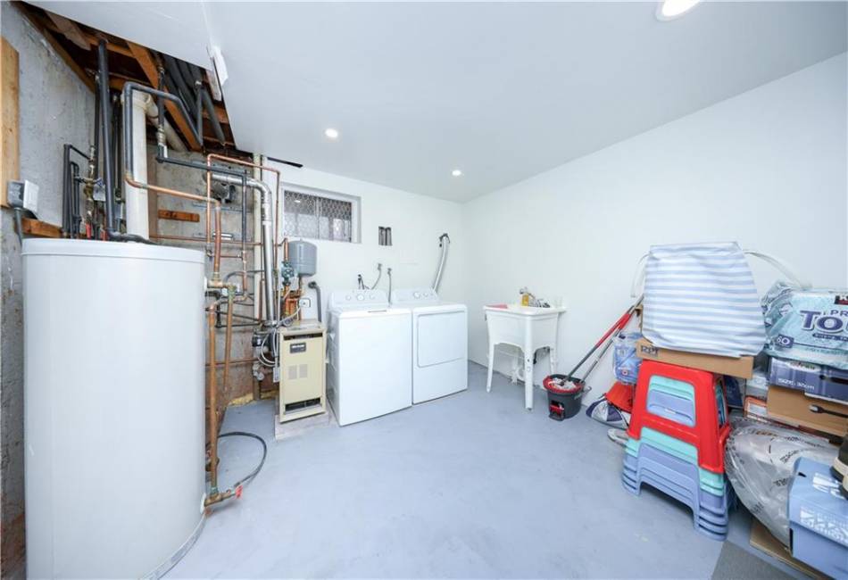 135 Saint Johns Avenue, Staten Island, New York 10305, 2 Bedrooms Bedrooms, ,2 BathroomsBathrooms,Residential,For Sale,Saint Johns,490617