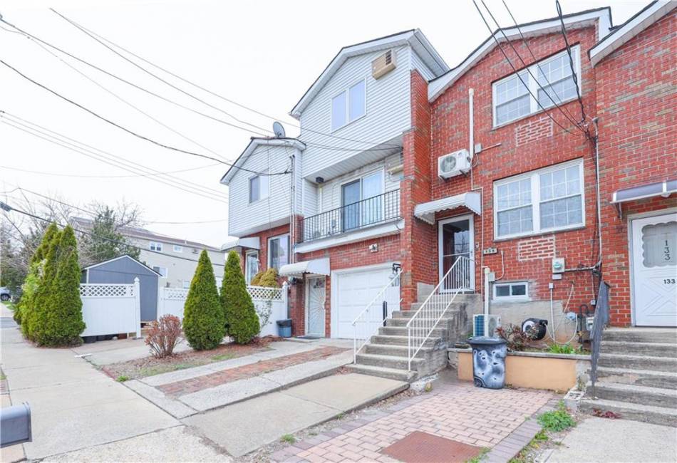 135 Saint Johns Avenue, Staten Island, New York 10305, 2 Bedrooms Bedrooms, ,2 BathroomsBathrooms,Residential,For Sale,Saint Johns,490617