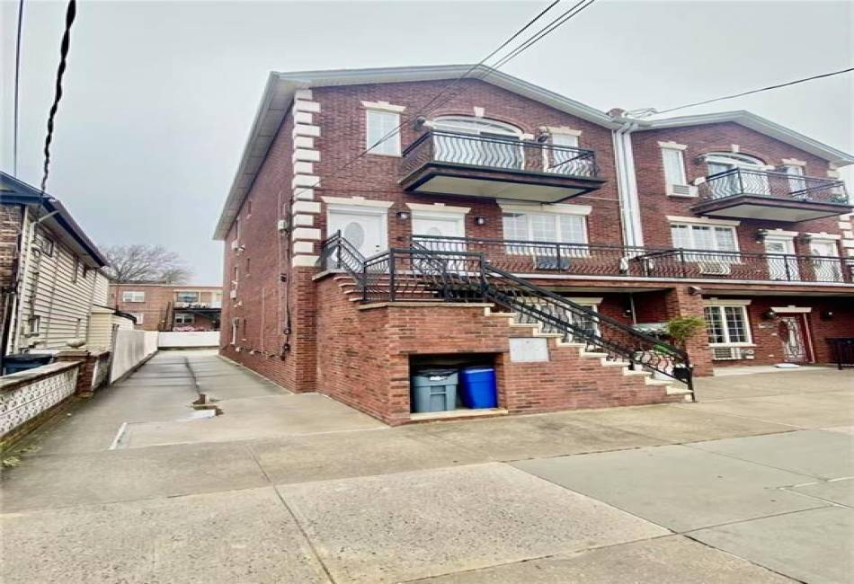 18 Bay 38th Street, Brooklyn, New York 11214, 3 Bedrooms Bedrooms, ,3 BathroomsBathrooms,Residential,For Sale,Bay 38th,490622