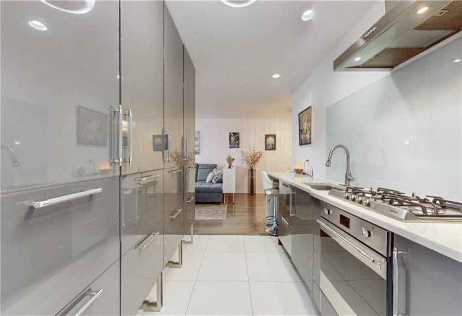 1625 Emmons Avenue, Brooklyn, New York 11235, 2 Bedrooms Bedrooms, ,1 BathroomBathrooms,Residential,For Sale,Emmons,490646