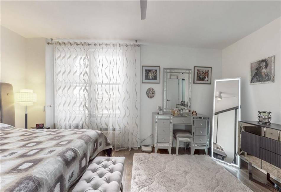 1625 Emmons Avenue, Brooklyn, New York 11235, 2 Bedrooms Bedrooms, ,1 BathroomBathrooms,Residential,For Sale,Emmons,490646