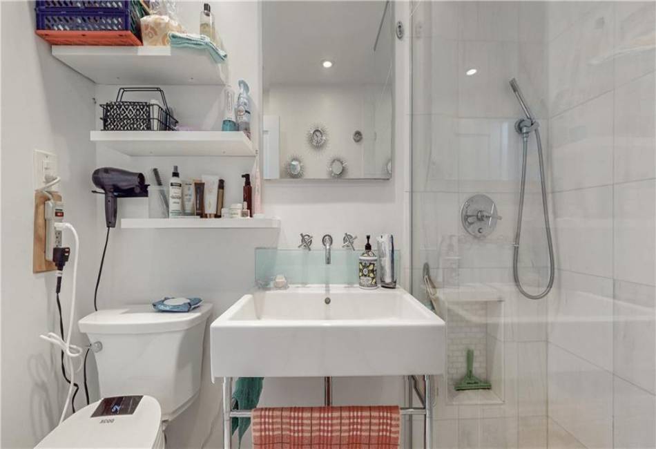 1625 Emmons Avenue, Brooklyn, New York 11235, 2 Bedrooms Bedrooms, ,1 BathroomBathrooms,Residential,For Sale,Emmons,490646