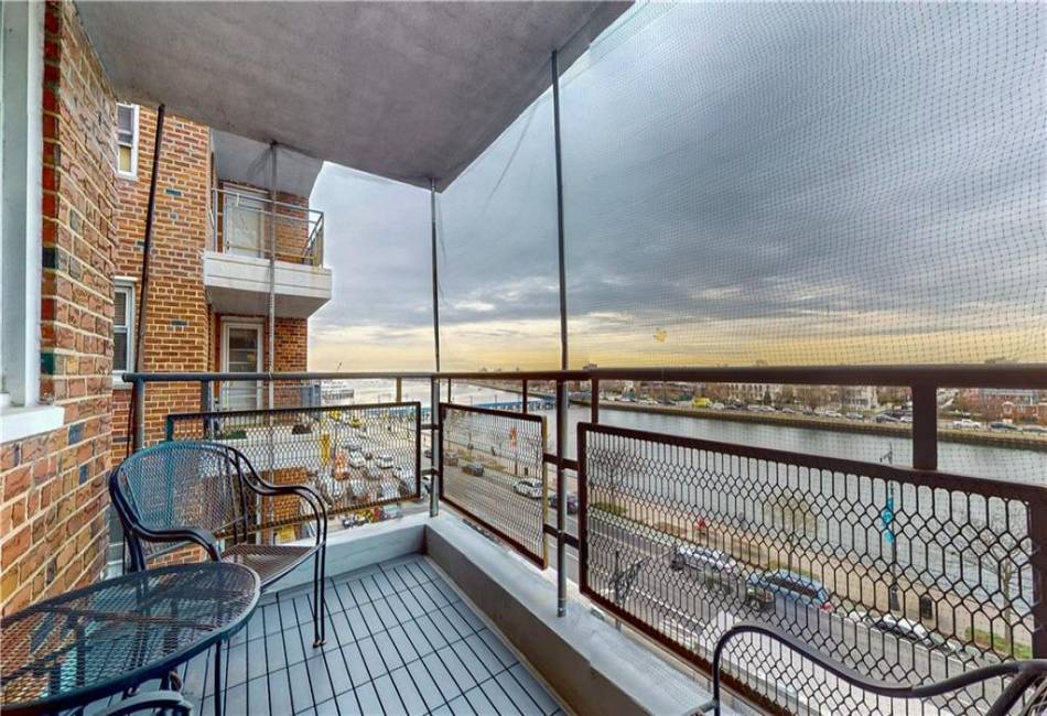 1625 Emmons Avenue, Brooklyn, New York 11235, 2 Bedrooms Bedrooms, ,1 BathroomBathrooms,Residential,For Sale,Emmons,490646