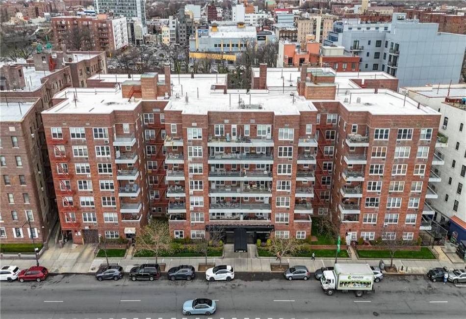 1625 Emmons Avenue, Brooklyn, New York 11235, 2 Bedrooms Bedrooms, ,1 BathroomBathrooms,Residential,For Sale,Emmons,490646