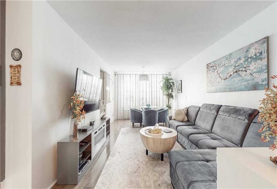 1625 Emmons Avenue, Brooklyn, New York 11235, 2 Bedrooms Bedrooms, ,1 BathroomBathrooms,Residential,For Sale,Emmons,490646
