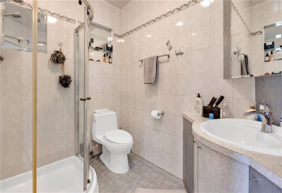 2556 26th Street, Brooklyn, New York 11235, 3 Bedrooms Bedrooms, ,4 BathroomsBathrooms,Residential,For Sale,26th,490649