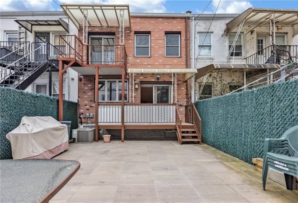 2556 26th Street, Brooklyn, New York 11235, 3 Bedrooms Bedrooms, ,4 BathroomsBathrooms,Residential,For Sale,26th,490649