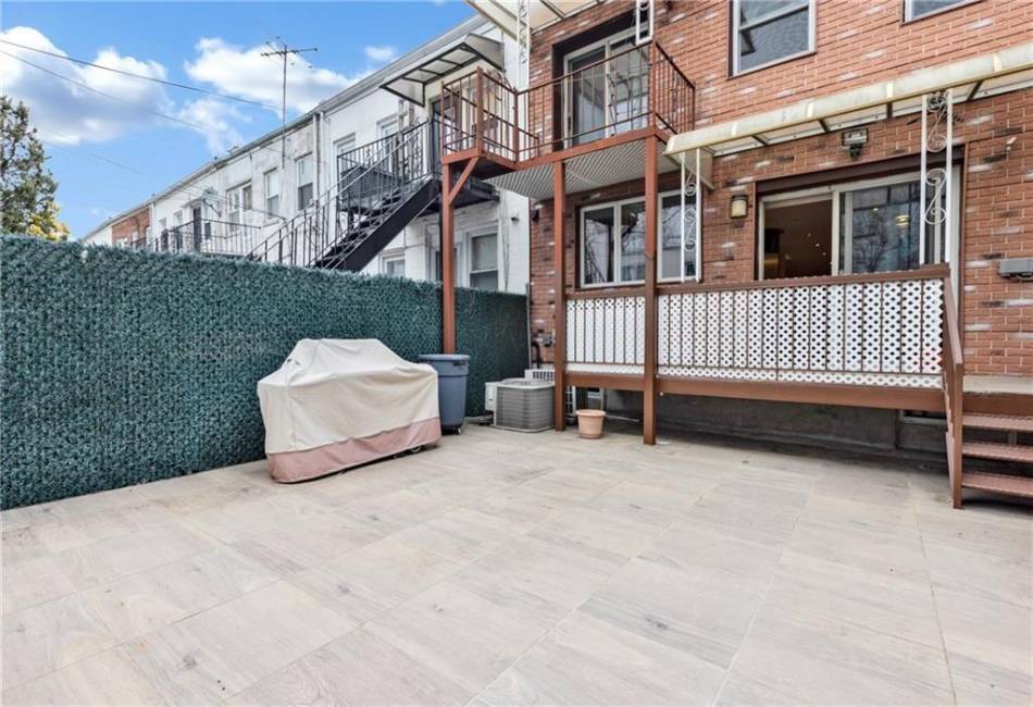 2556 26th Street, Brooklyn, New York 11235, 3 Bedrooms Bedrooms, ,4 BathroomsBathrooms,Residential,For Sale,26th,490649
