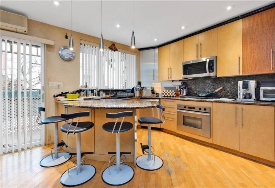 2556 26th Street, Brooklyn, New York 11235, 3 Bedrooms Bedrooms, ,4 BathroomsBathrooms,Residential,For Sale,26th,490649