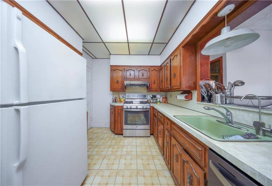 2162 62nd Street, Brooklyn, New York 11204, 4 Bedrooms Bedrooms, ,5 BathroomsBathrooms,Residential,For Sale,62nd,490672