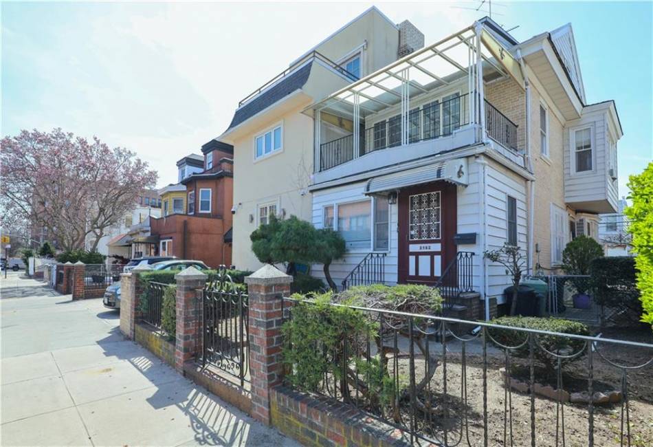 2162 62nd Street, Brooklyn, New York 11204, 4 Bedrooms Bedrooms, ,5 BathroomsBathrooms,Residential,For Sale,62nd,490672