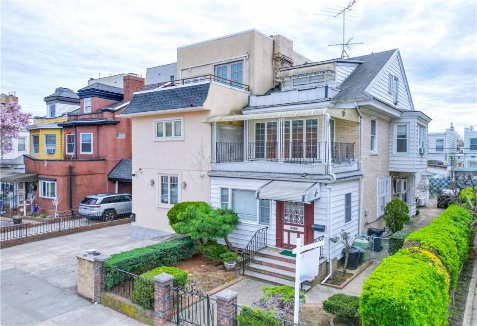 2162 62nd Street, Brooklyn, New York 11204, 4 Bedrooms Bedrooms, ,5 BathroomsBathrooms,Residential,For Sale,62nd,490672