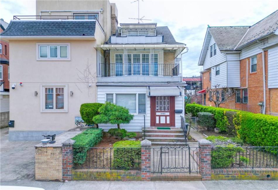 2162 62nd Street, Brooklyn, New York 11204, 4 Bedrooms Bedrooms, ,5 BathroomsBathrooms,Residential,For Sale,62nd,490672