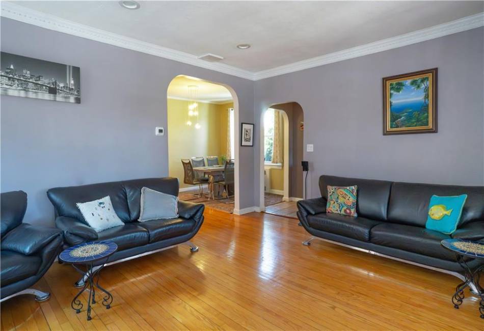 4211 Avenue R, Brooklyn, New York 11234, 4 Bedrooms Bedrooms, ,Residential,For Sale,Avenue R,490680