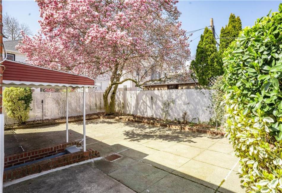 4211 Avenue R, Brooklyn, New York 11234, 4 Bedrooms Bedrooms, ,Residential,For Sale,Avenue R,490680