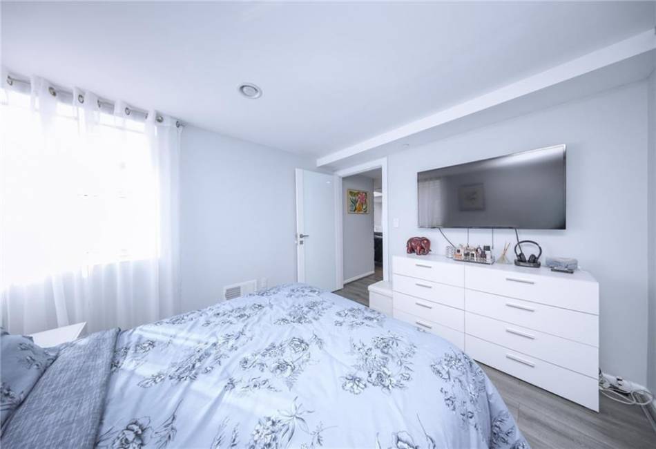 2784 12th Street, Brooklyn, New York 11235, 2 Bedrooms Bedrooms, ,2 BathroomsBathrooms,Residential,For Sale,12th,490669